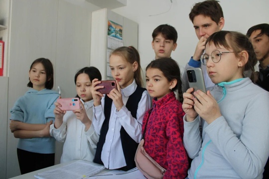 В Новочебоксарске ученики вместе с родителями и педагогами инспектируют капитальный ремонт школ
