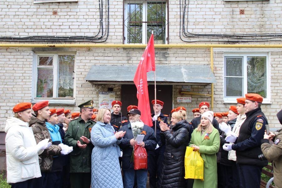 Парад у дома для ветеранов