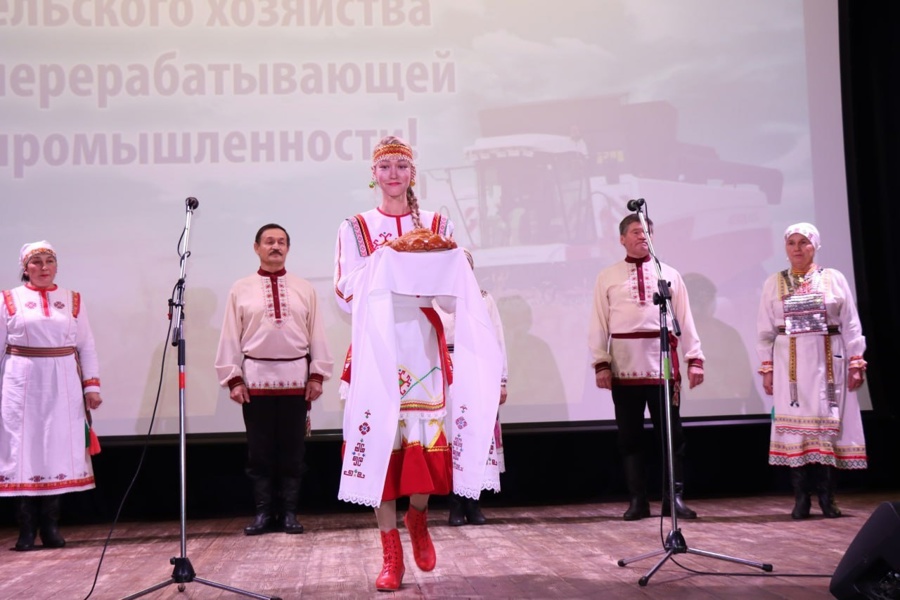 В пятницу в Ядринском районном доме культуры прошел праздник «Урожай – 2023»