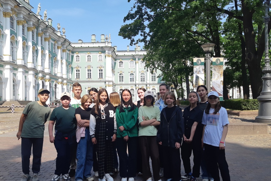 Ребята Чебоксарской ДХШ №6 побывали на пленэре в Санкт-Петербурге