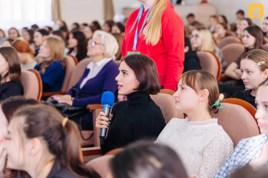 В Год педагога и наставника лекторы Российского общества «Знание» поделились опытом с будущими учителями в Чувашии