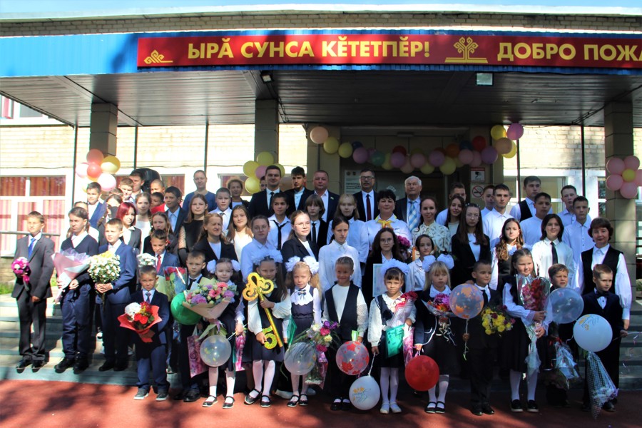 Для 3861 ученика школ Цивильского округа прозвенел первый звонок