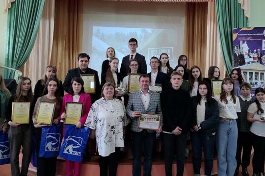 В Шумерле состоялось закрытие выставки «Без срока давности»