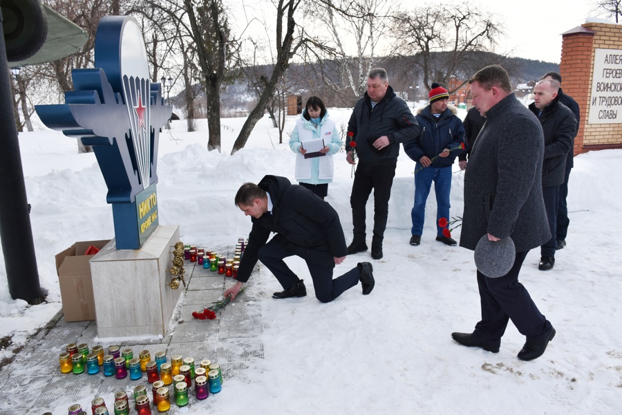 Жители Козловского муниципального округа почтили память псковских десантников 6-ой роты