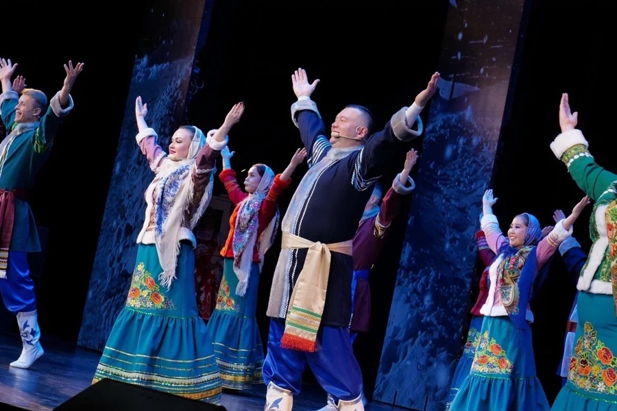 Астраханский ансамбль песни и танца представил в филармонии программу «Зимняя фантазия»