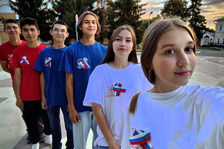 Волонтёры Ядрина провели акции ко Дню государственного флага России