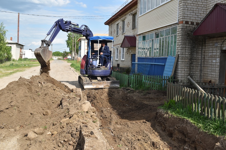 На Верхнем поселке в правобережной части г. Ядрин начаты работы по ремонту дворовых проездов