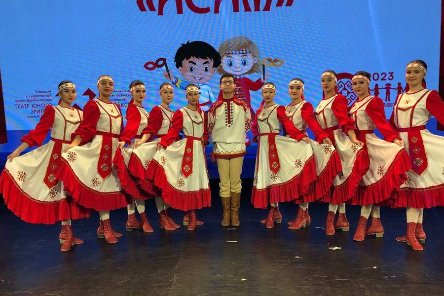 Сегодня, в театре юного зрителя имени Сеспеля, прошел удивительный праздник детского творчества Ядринского муниципального округа