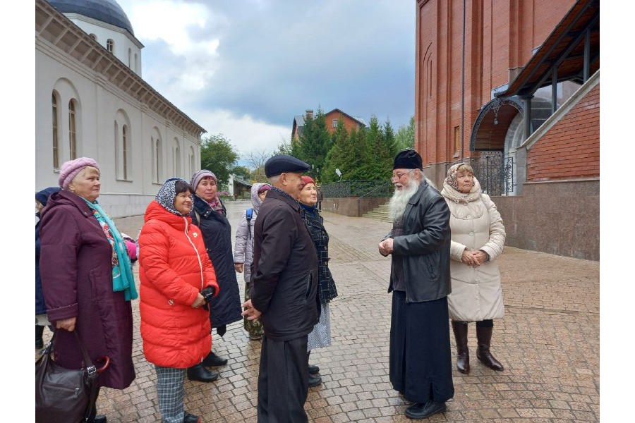 Чебоксарские пенсионеры познакомились с достопримечательностями Алатыря