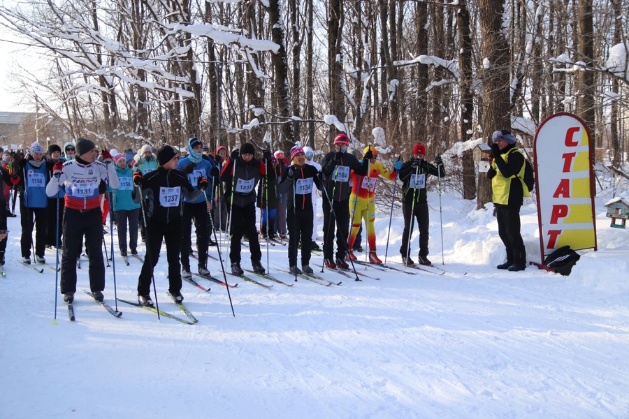 Новочебоксарцы вышли на старт традиционной 42-ой по счету Открытой Всероссийской массовой лыжной гонки «Лыжня России-2024»