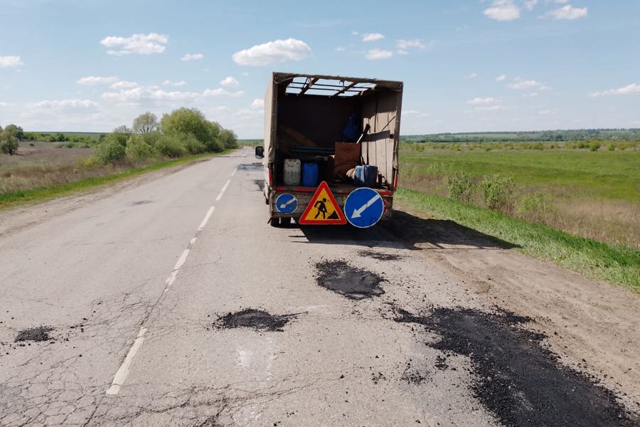 В Порецком округе после вмешательства прокуратуры устраняют нарушения по ненадлежащему содержанию дорог