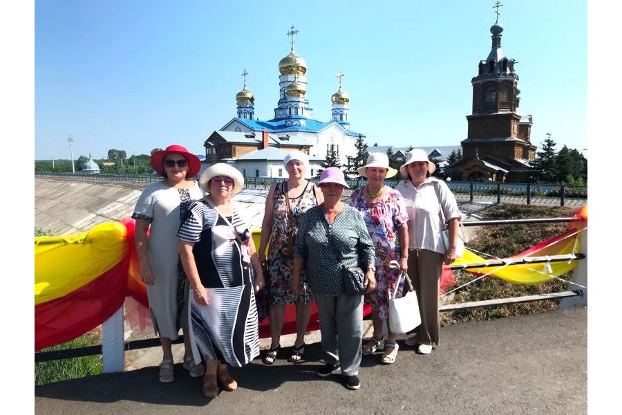 В рамках проекта «Социальный туризм» марпосадцы «серебряного» возраста посетили Цивильскую Тихвинскую ярмарку