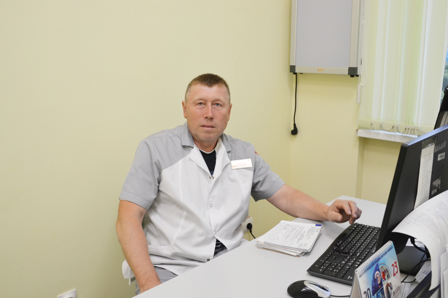Врач-хирург ГКБ №1 Владимир Федотов 35 лет служит медицине и помогает своим пациентам быть здоровыми
