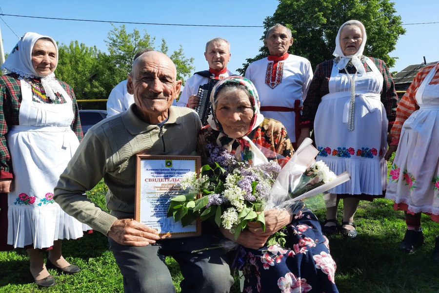 Погода чувашские тимяши ибресинский. Чувашские Тимяши. Чувашская семья. Русские Тимяши Ибресинский район. Счастливая семья Чувашии.