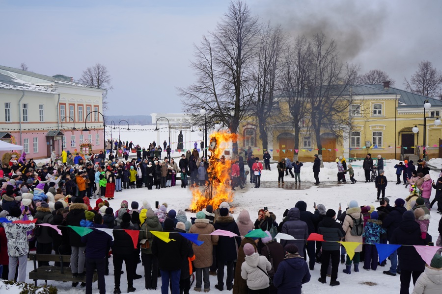 Масленичные гуляния в городе Мариинский Посад