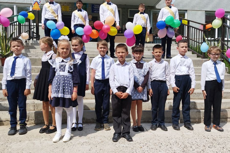 В образовательных учреждениях Шумерлинского муниципального округа прошли праздники Последнего звонка