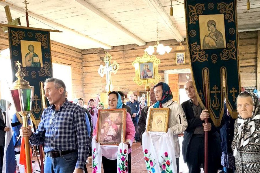 В храме села Хоршеваши прошла Божественная литургия