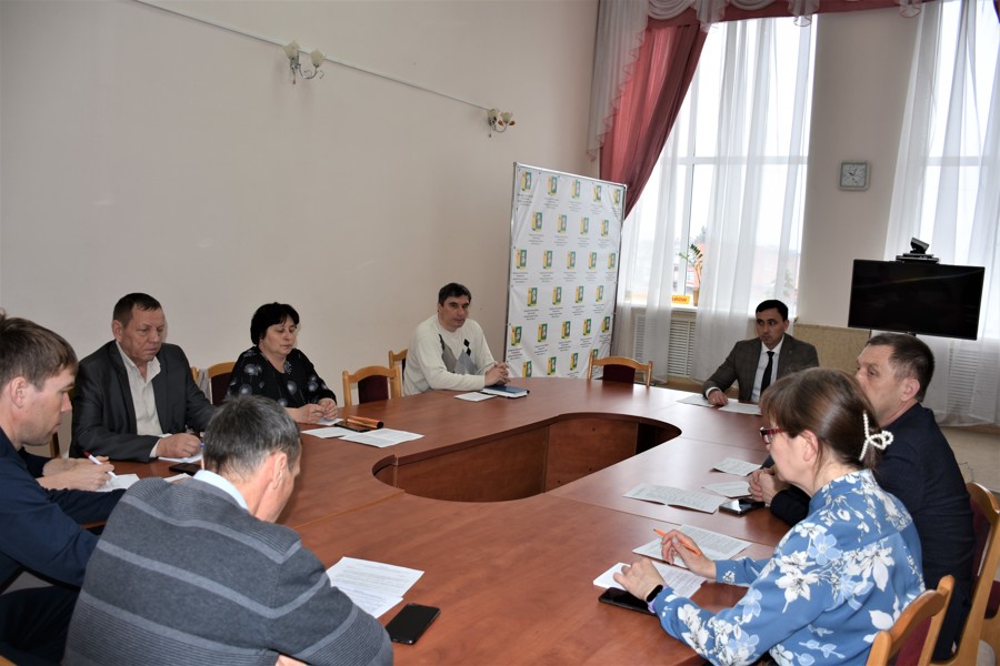 Сегодня прошло заседание Аликовской муниципальной окружной трехсторонней комиссии по регулированию социально-трудовых отношений
