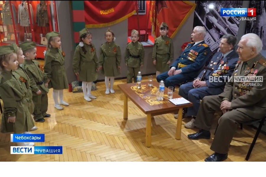 Воспитанники двух чебоксарских детсадов встретились с ветераном ВОВ