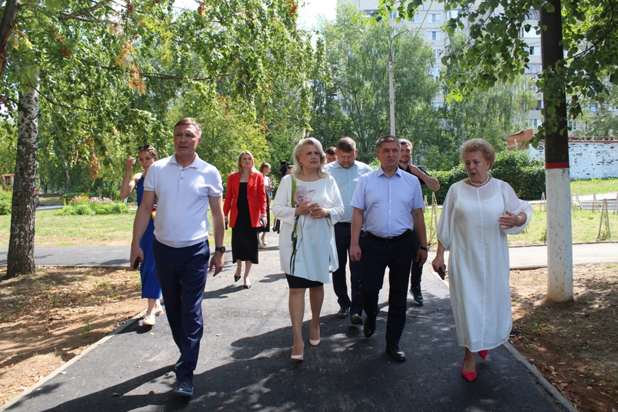 Для пользы и радости: К новому учебному году в Чебоксарах благоустраивают территории 11 школ