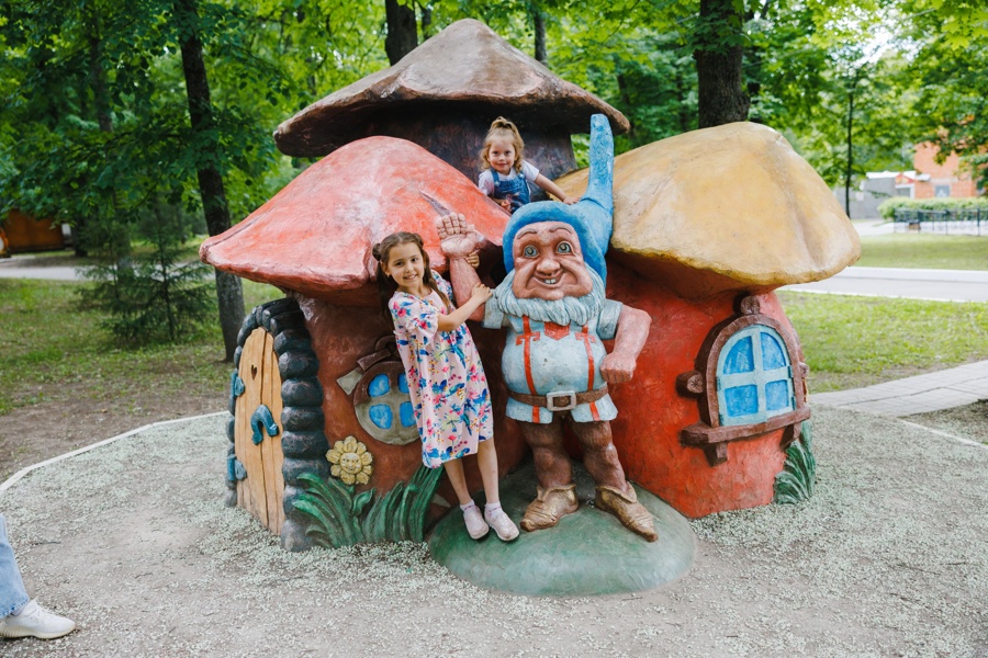 В День семьи, любви и верности Лакреевский парк приглашает в гости к гномам