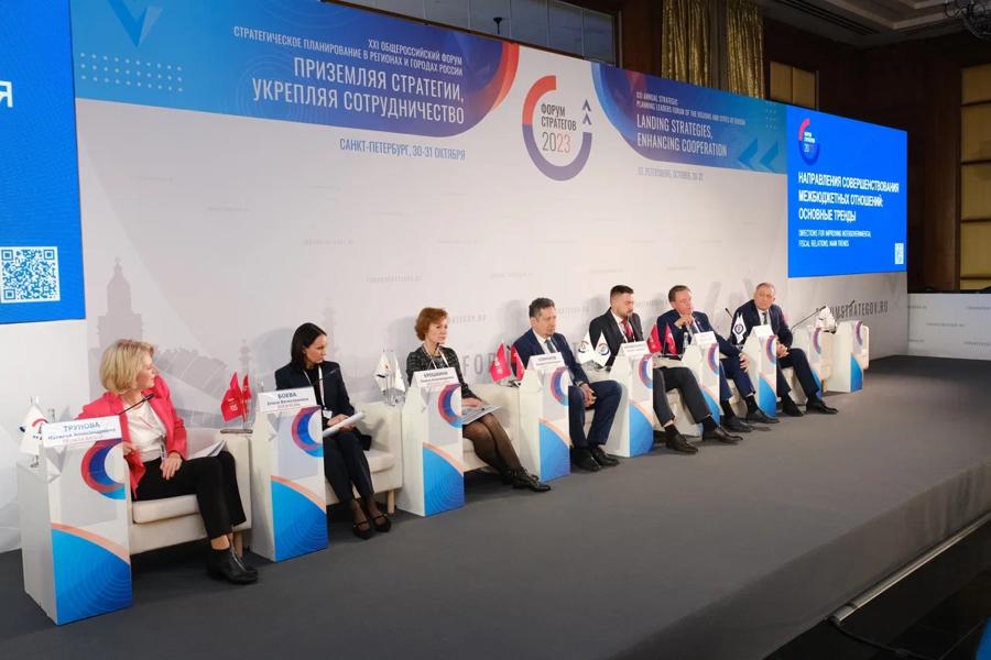 Приземляя стратегии, укрепляя сотрудничество - в г. Санкт-Петербурге проходит XXI Общероссийский форум
