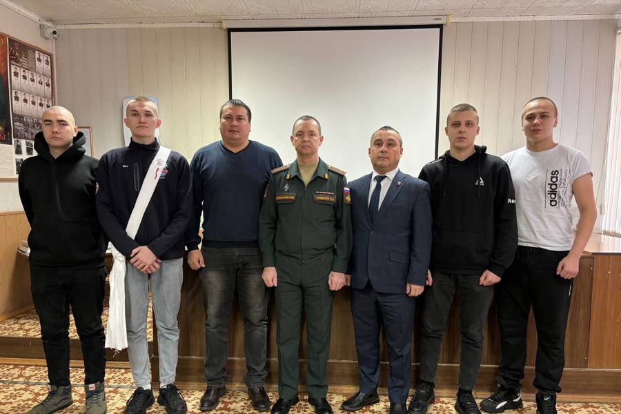 В военном комиссариате г. Канаша проводили молодых людей для прохождения срочной службы в рядах Вооруженных Сил Российской Федерации