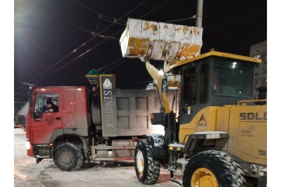 На дорогах г.Чебоксары продолжается уборка снега