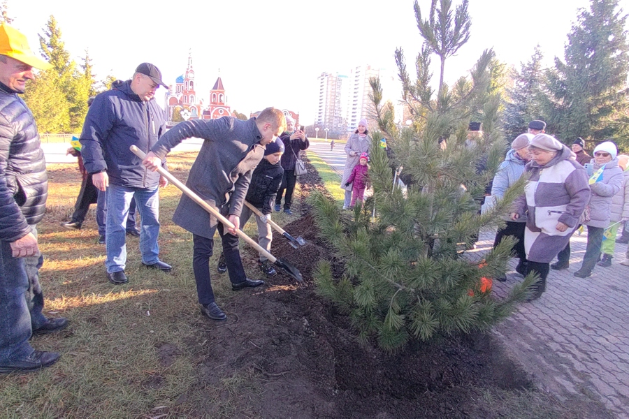 Накануне Дня рождения Новочебоксарска юные горожане заложили капсулу времени с Посланием потомкам