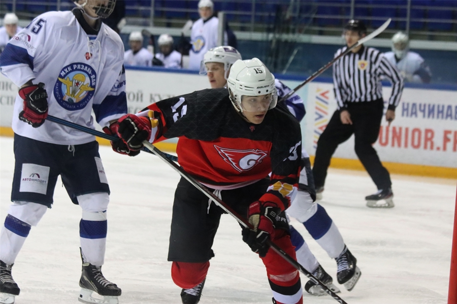 Молодежный хоккейный клуб «Сокол» обменялся победами с «Разанью-ВДВ»