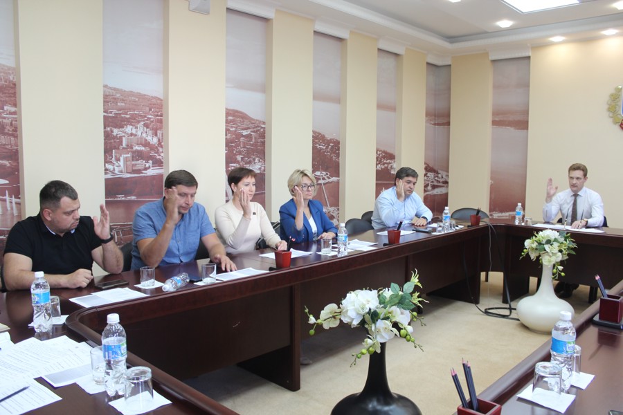 На комиссии по социальному развитию депутаты обсудили готовность школ города Чебоксары к началу новому учебному году
