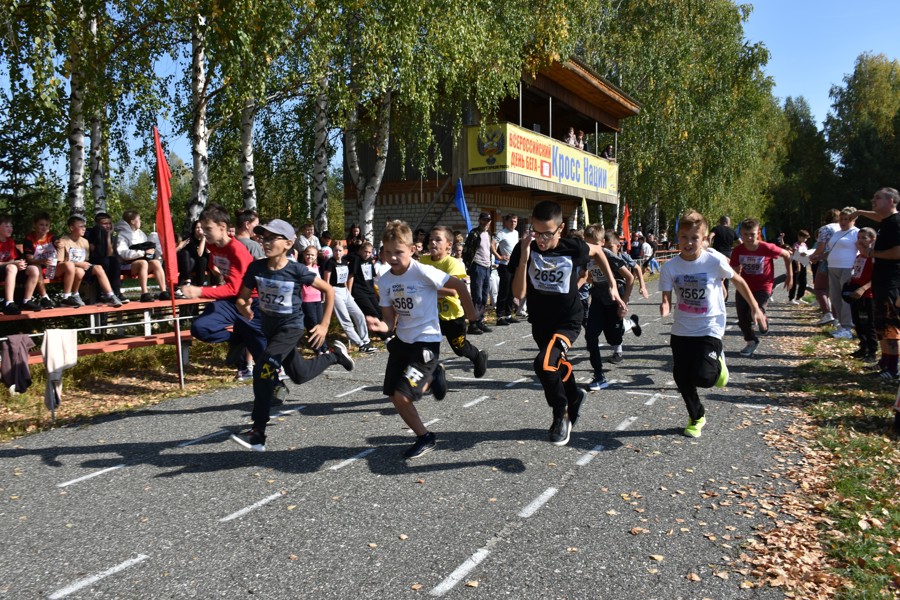 Любители спорта Алатырского округа приняли участие во Всероссийском дне бега «Кросс Наций – 2023»
