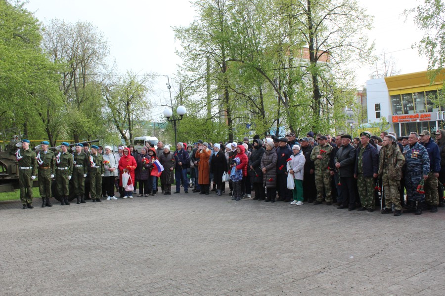 В городе Канаш прошел торжественный митинг памяти воинов-интернационалистов