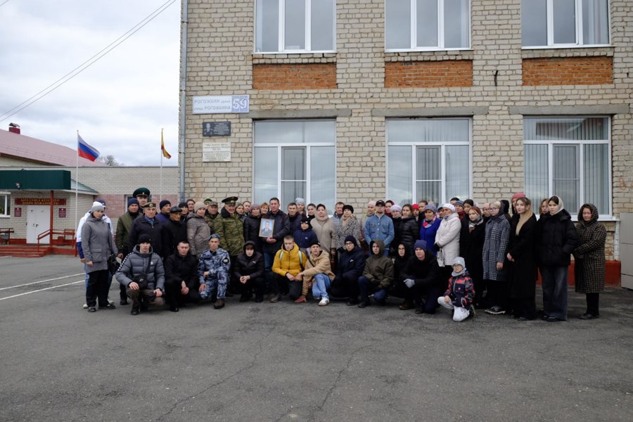 Митинг памяти выпускника Цивильской СОШ №2, кавалера ордена Мужества, десантника-разведчика Дмитрия Алексеева
