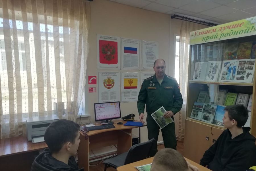 В сельском доме культуры села Чуварлеи состоялась встреча с представителем Вооруженных сил РФ