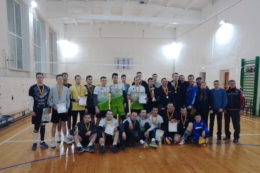 Прошло соревнование по волейболу на кубок мастера спорта по кикбоксингу Сергея Колбасова