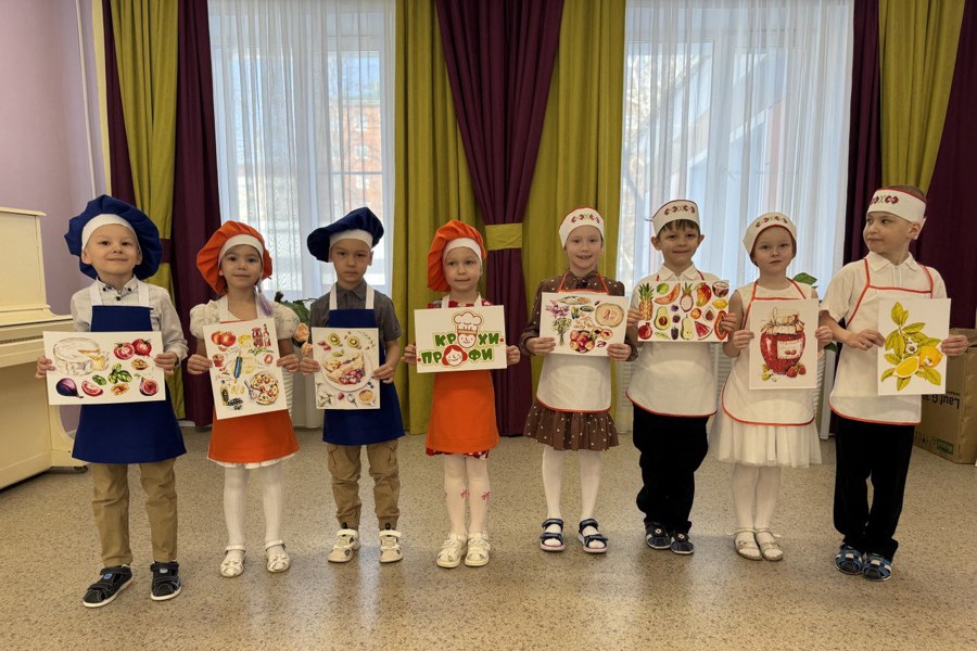 В  детских садах города Чебоксары состоялся смотр-конкурс «Дефиле костюмов дежурных по столовой»