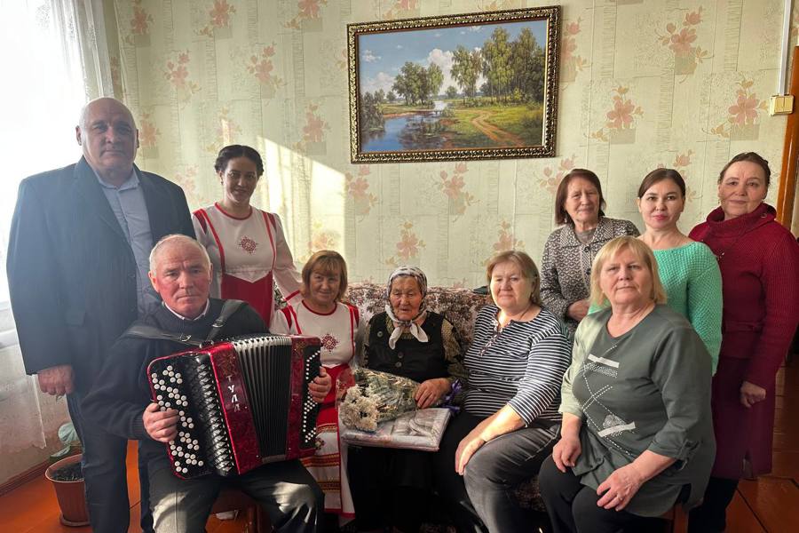 90 - летний юбилей отметила жительница села Большая Таяба Вера Алексеевна Скворцова