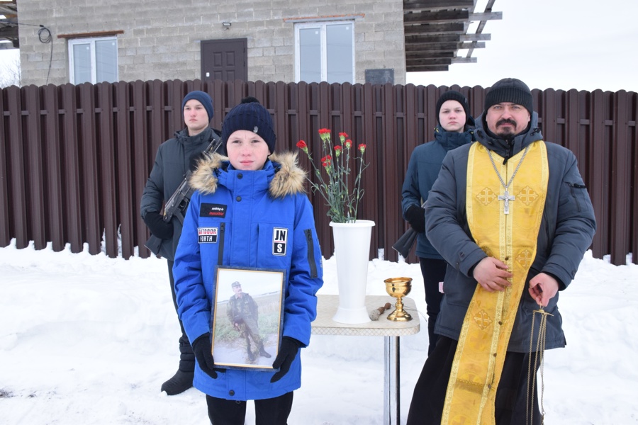 В деревне Кумаркино открыли мемориальную доску участнику СВО Александру Тимешкову