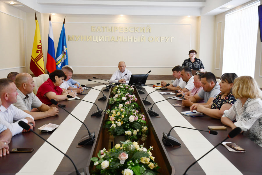В администрации Батыревского округа состоялось расширенное совещание