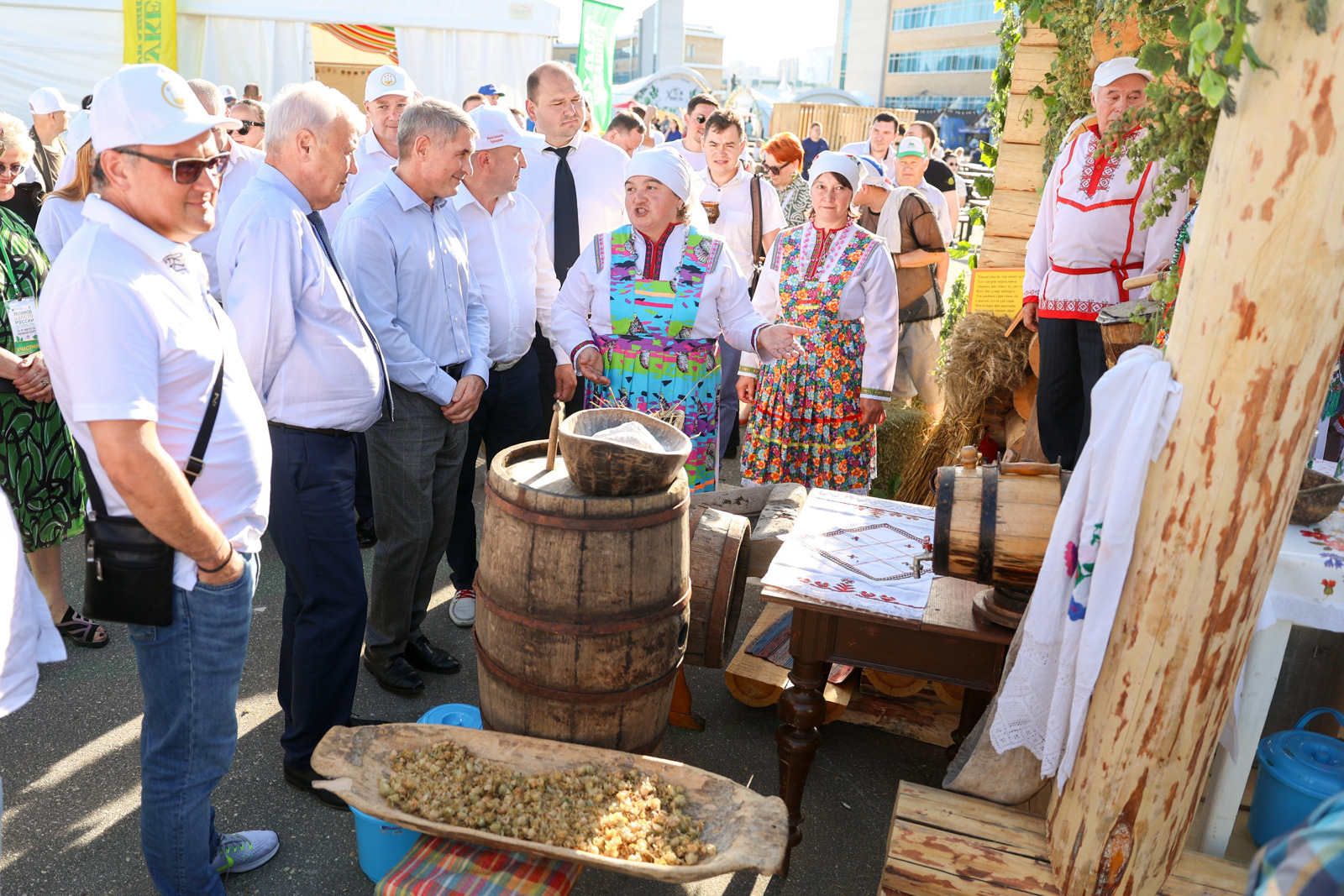 Чӑваш Ен Пуҫлӑхӗ «Раҫҫейĕн симĕс ылтăнĕ» căрапа хăмла фестивальне уҫнă