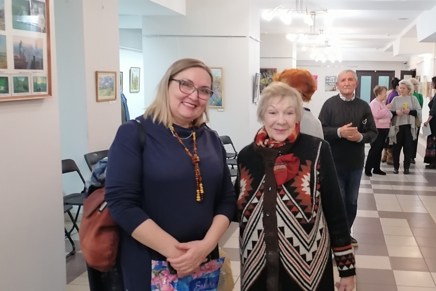 Национальная библиотека Чувашской Республики приглашает посетить выставку «Мир цвета глаз женщины»