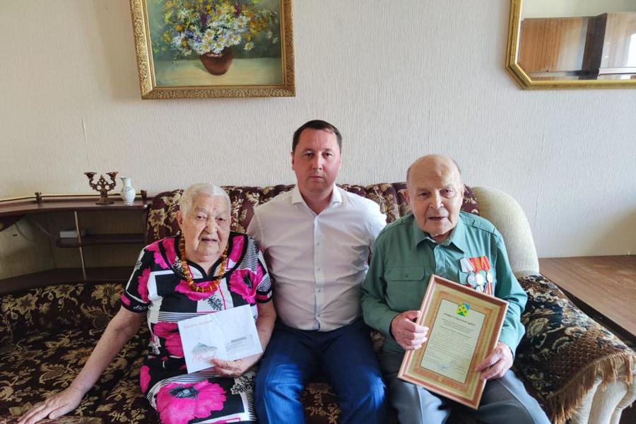 Депутат поздравил с 90-летием жителя Новочебоксарска