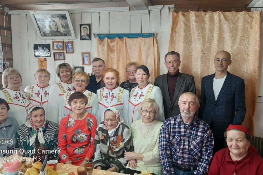 Жительниц Большечурашевского сельского поселения поздравили с юбилеем