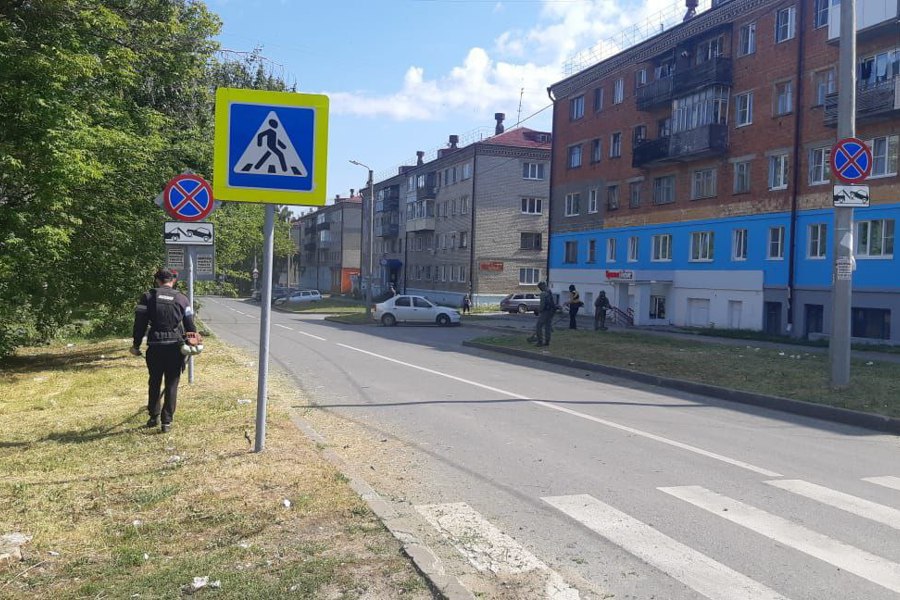 В Чебоксарах продолжается покос улиц и скверов