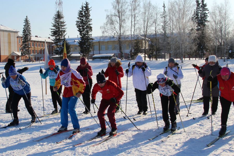 В Красных Четаях красочно и зрелищно провели зимний спортивный праздник «Лыжня России – 2024»