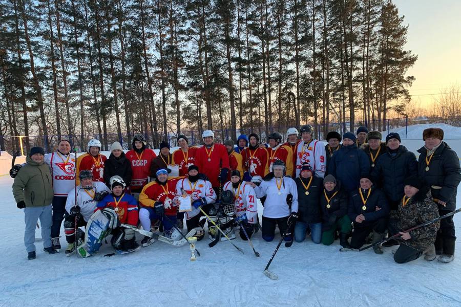 В д. Иваново прошел турнир по хоккею среди команд ветеранов 40+