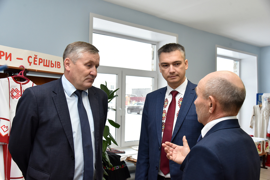 Ибресинский муниципальный округ с рабочим визитом посетил министр образования Чувашской Республики Дмитрий Захаров