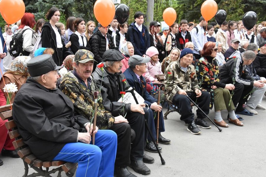 В преддверии 9 мая в Республиканском клиническом госпитале поздравили ветеранов Великой Отечественной войны