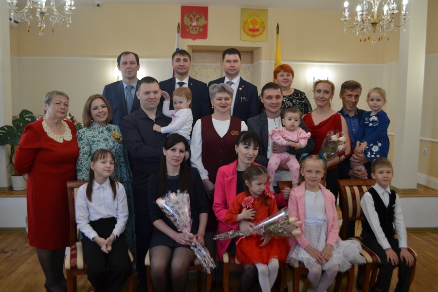 Международный день семьи отметили в отделе ЗАГС администрации Мариинско-Посадского округа